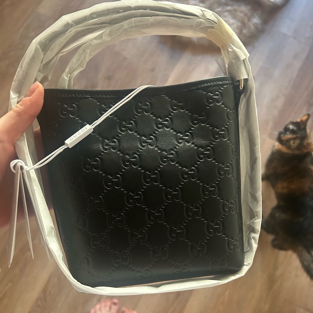 Gucci Black Textured Shoulder Bag - Picture 3 of 8